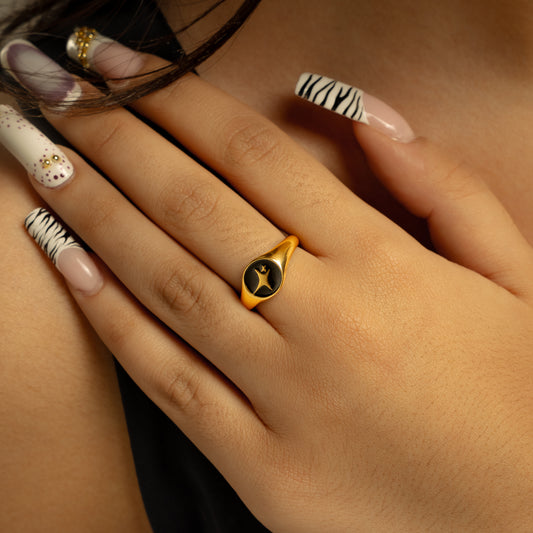 Signature Round signet ring gold