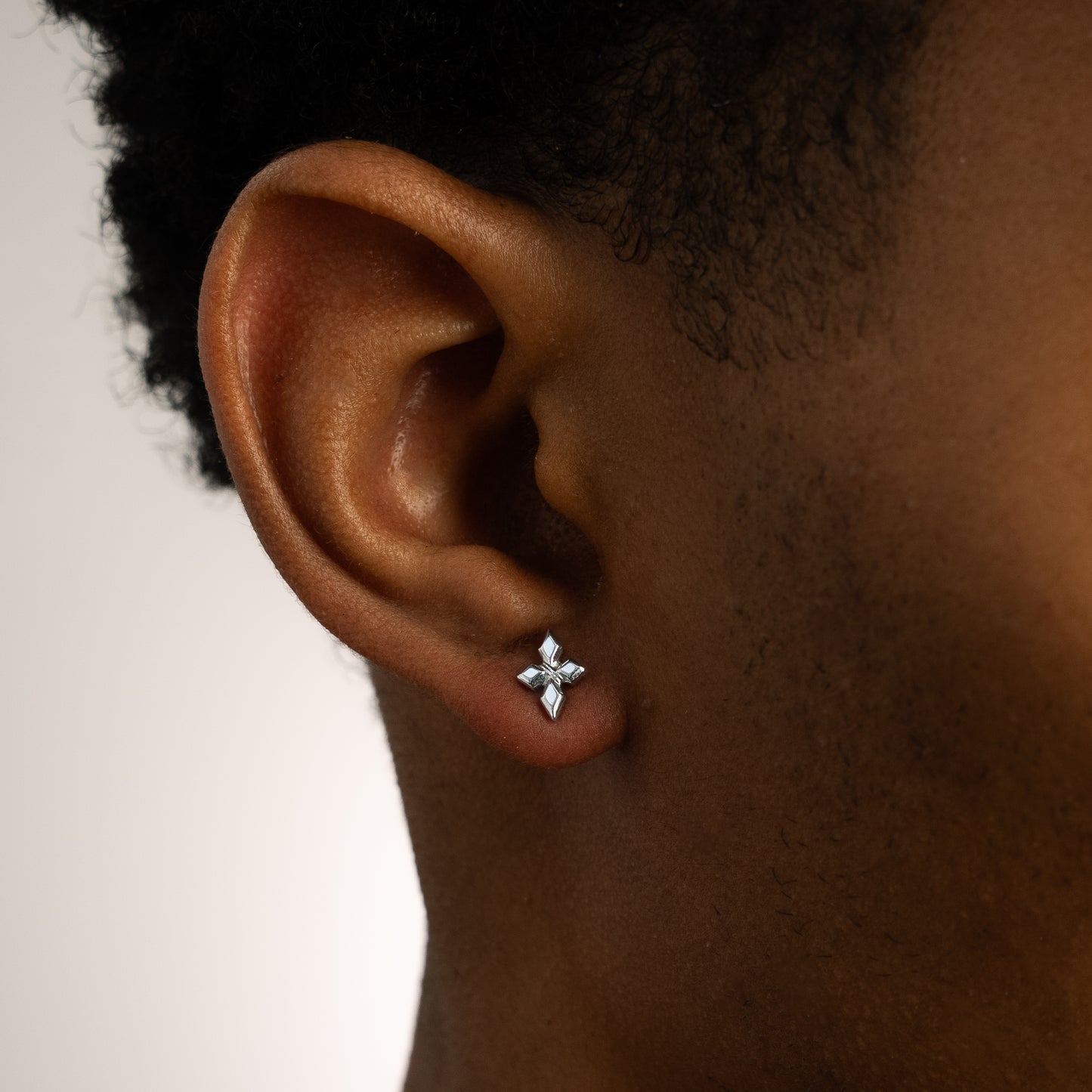 Crossed Star Studs - Argenté