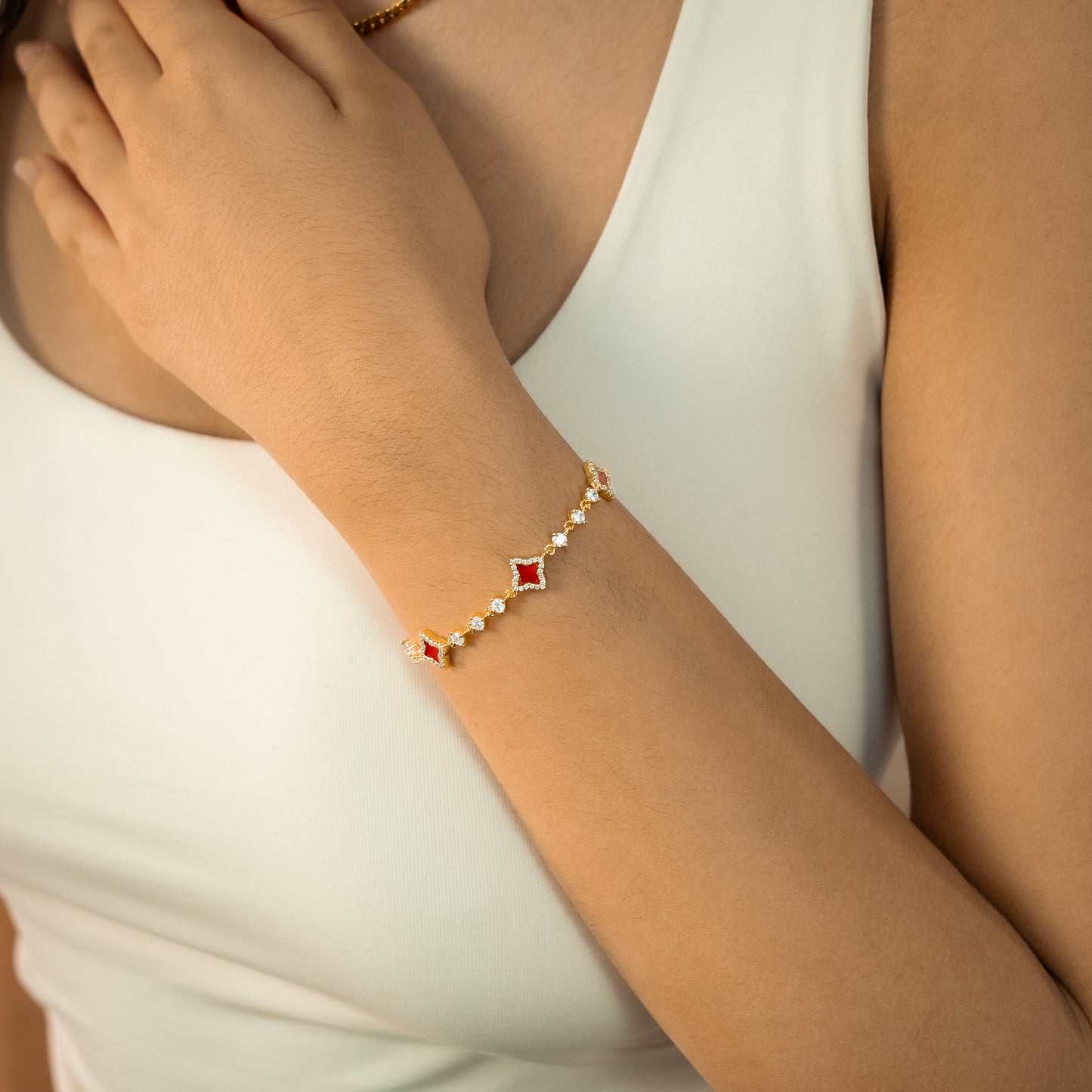 Bracelet Flower Tennis Doré - Motif Rouge