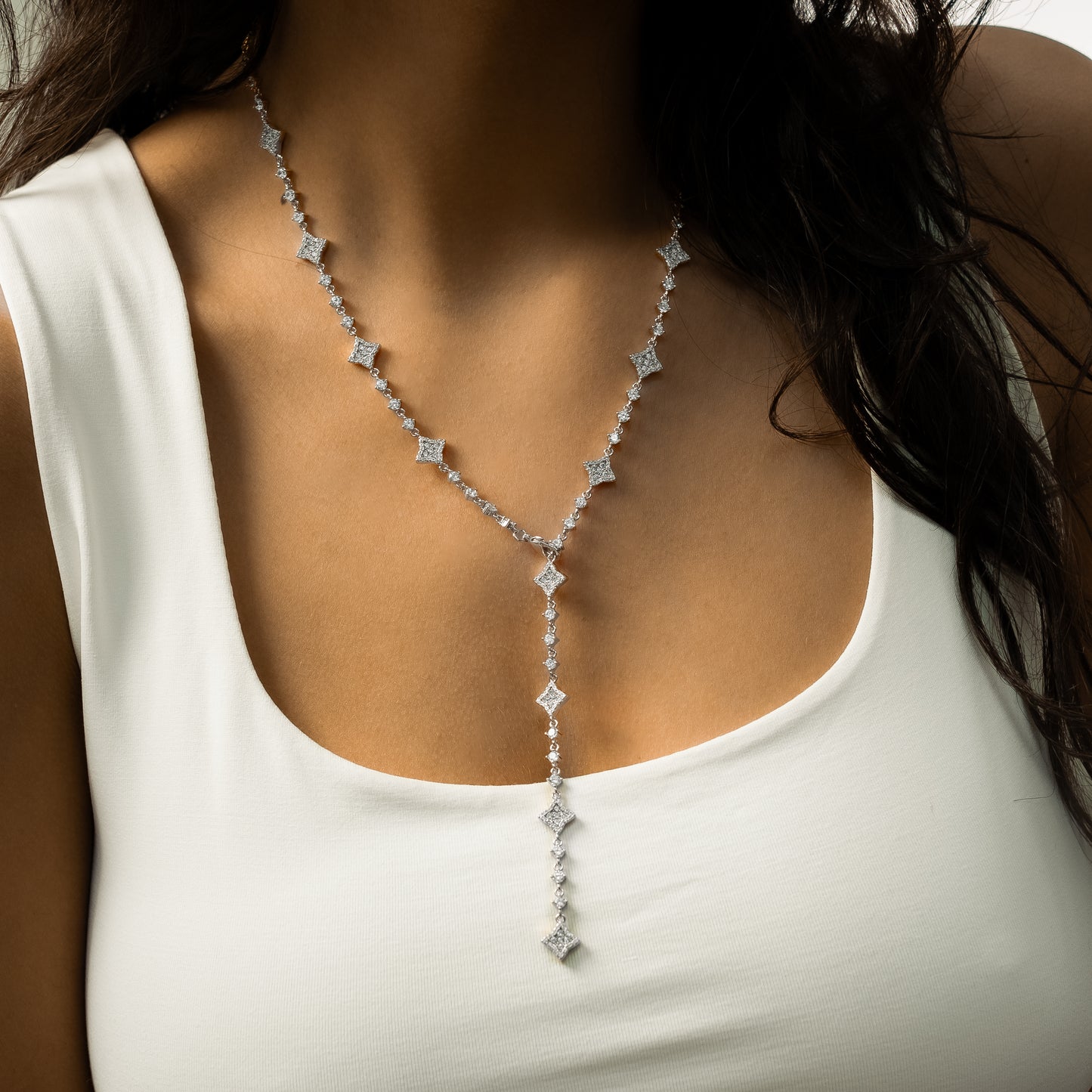 Lariat Flower Tennis Argenté - Pierres Blanches