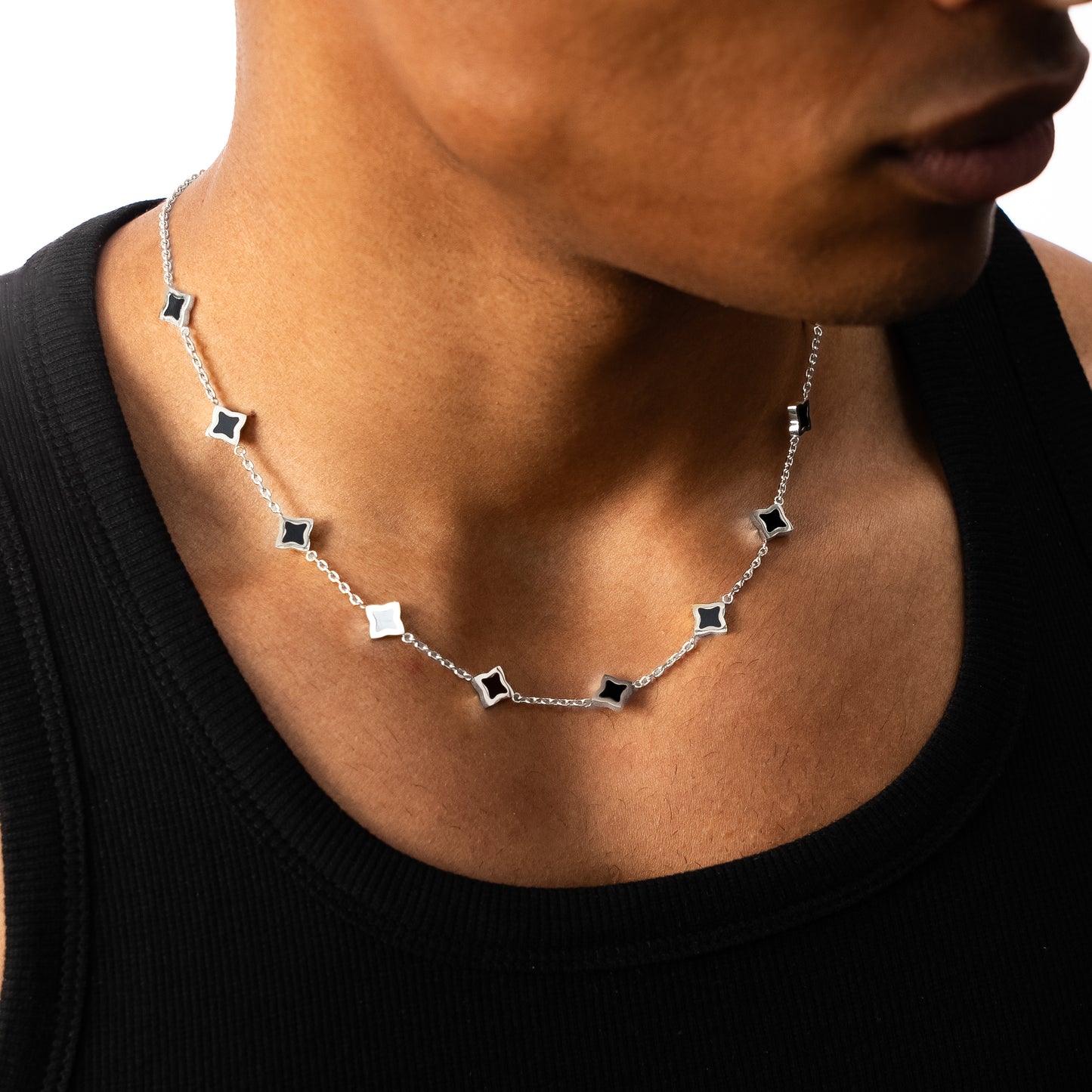 Chaîne Flower câble Argentée - Motif Noir