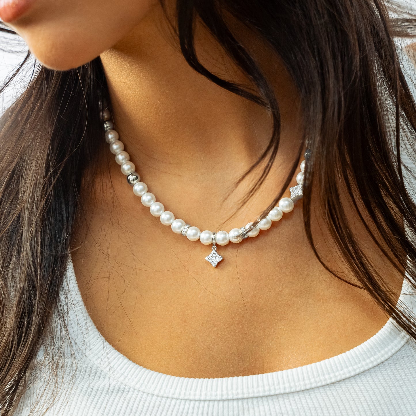 Chaîne Flower Pearl Argentée - Pierres Blanches