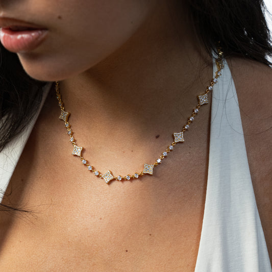 Chaîne Flower Tennis Dorée - Pierres blanches