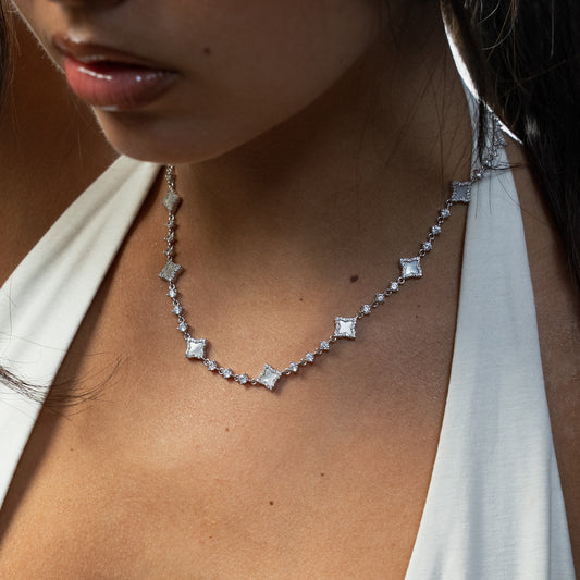 Chaîne Flower Tennis Argentée - Motif Blanc