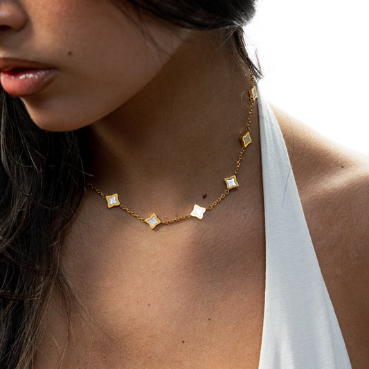 Chaîne Flower câble Dorée - Motif Blanc