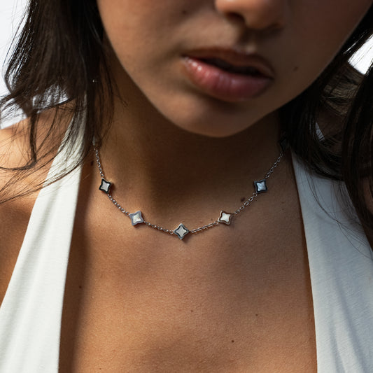 Chaîne Flower câble Argentée - Motif Blanc