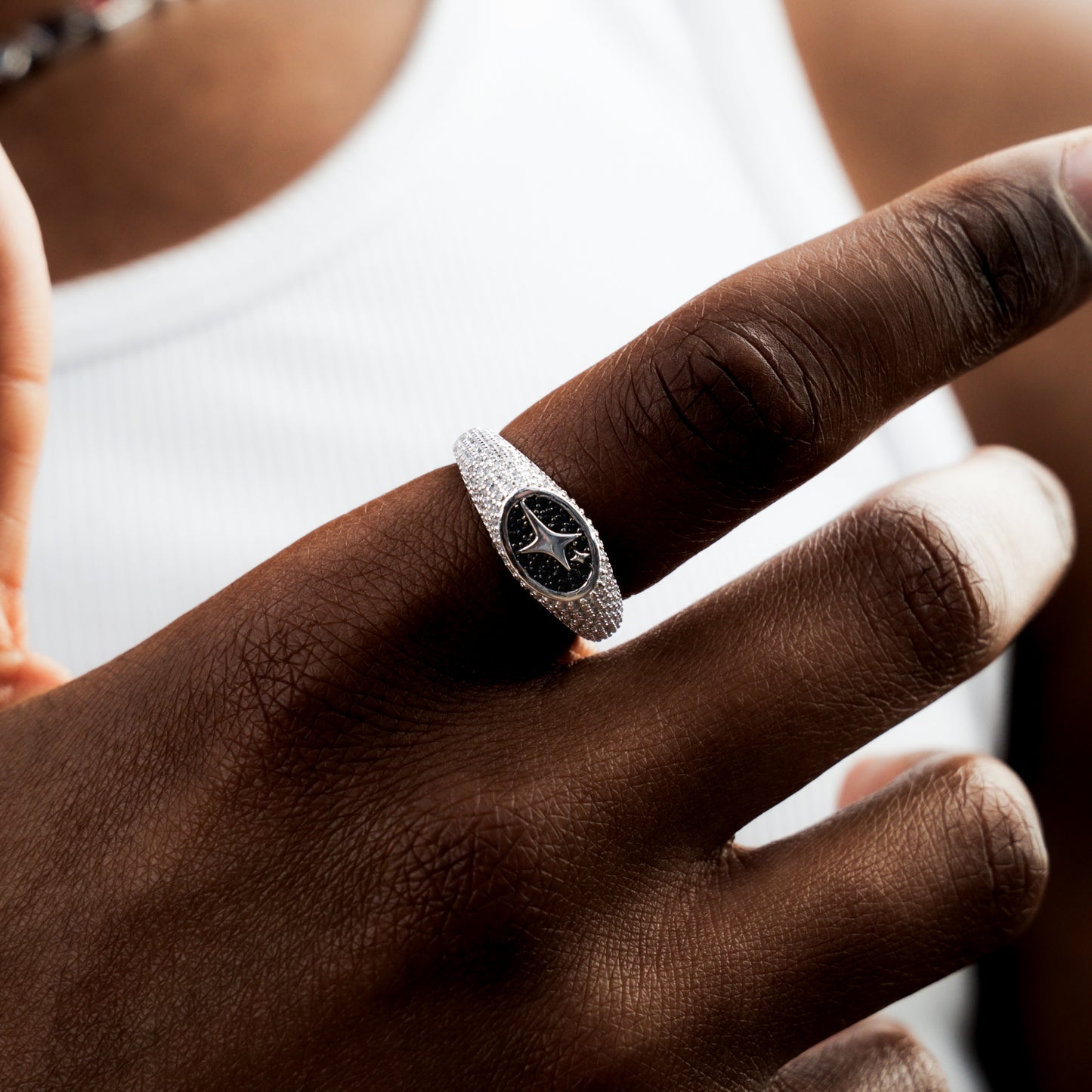 Iced Oval signet ring argentée