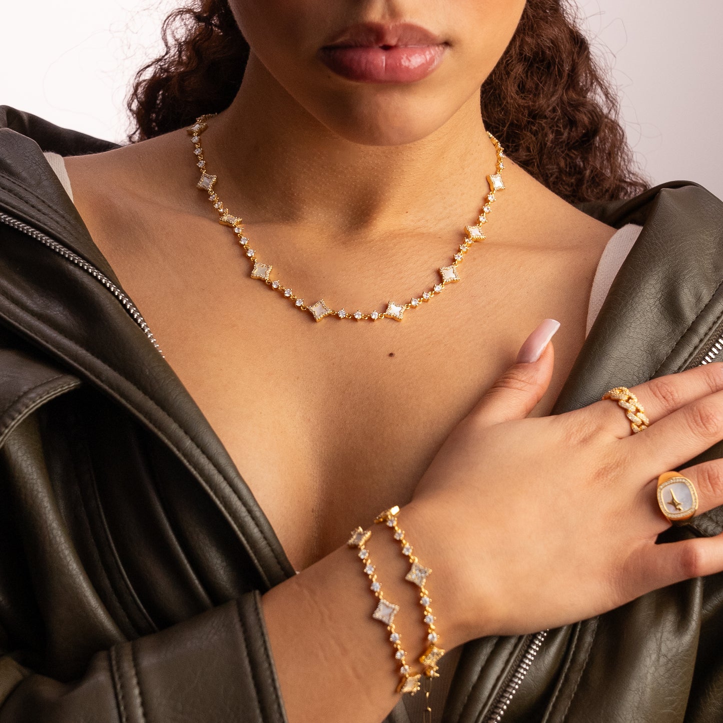 Chaîne Flower Tennis Dorée - Motif Blanc