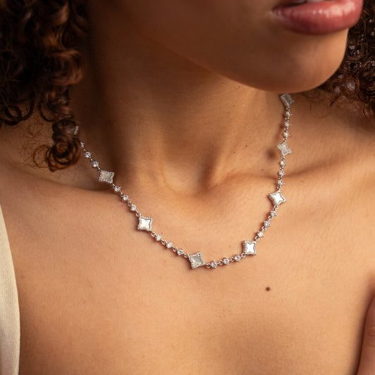 Chaîne Flower Tennis Argentée - Motif Blanc