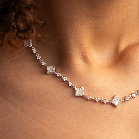 Chaîne Flower Tennis Argentée - Motif Blanc